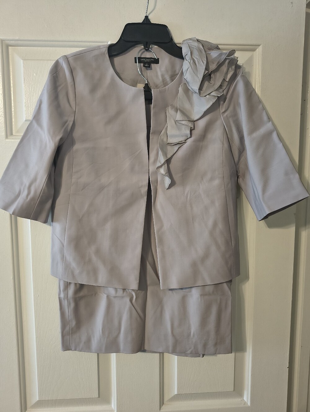 Ann Taylor 2-Piece Skirt Suit – Size 2/6